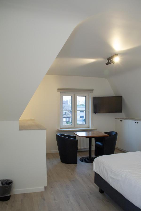 Hotel Swaenenburg Oostrozebeke ภายนอก รูปภาพ